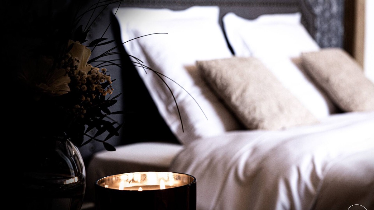 Hermival-les-Vaux Bed & Breakfast | Guillaume's room at Château d'Hermival