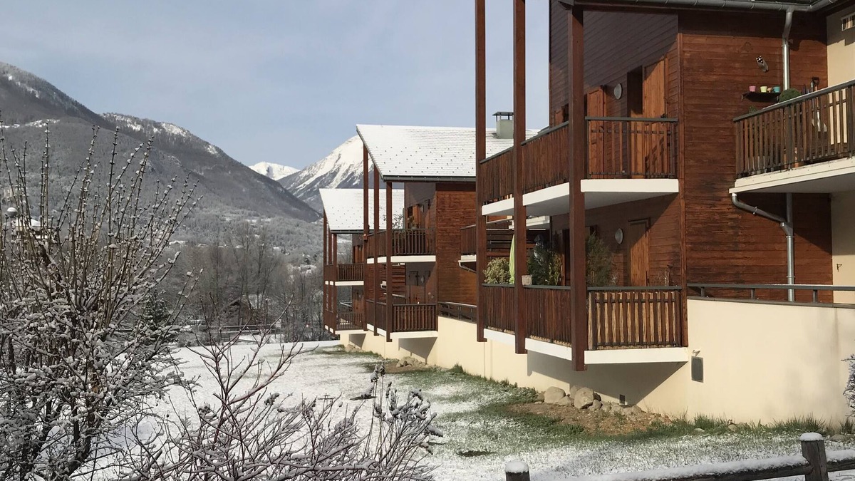 Guillestre Apartment | Guillestre T2 with terrace, close to shuttles to Queyras resorts