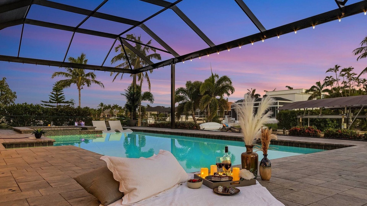 Pelican House | Gulf Access, Heated Salt Water Pool, Kayaks - Villa Surfside Escape - Roelens Vacations