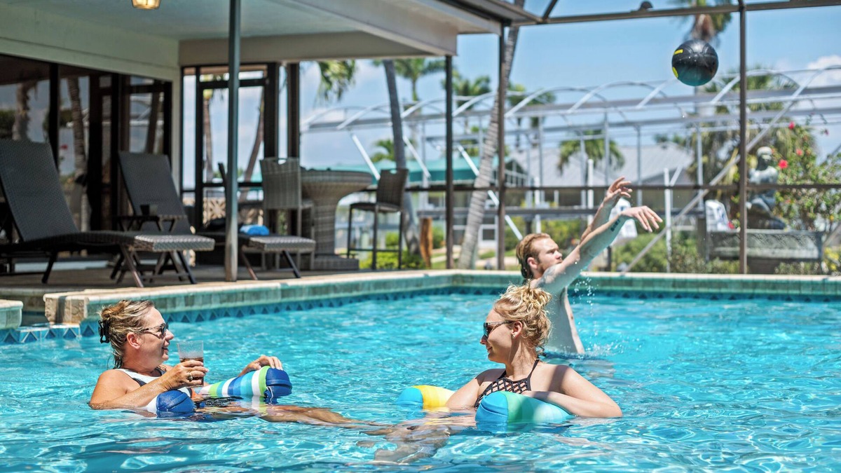 Caloosahatchee House | Gulf Access with Heated Pool & Spa, 2x Kings Beds & Fully Stocked Kitchen