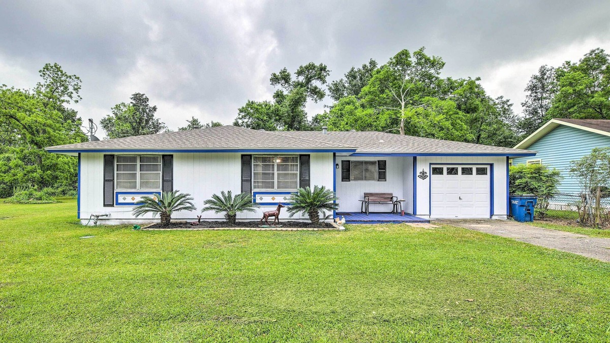 West Orange House | Gulf Coast Home < 2 Mi to Parks & Museums!