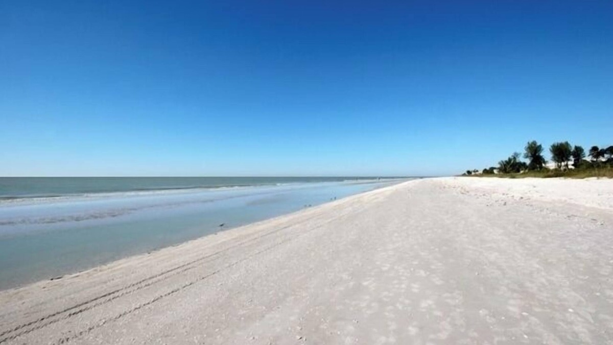 Sanibel Condo | Gulf-Front Grandeur Awaits. Breathtaking Views & Spacious Comfort