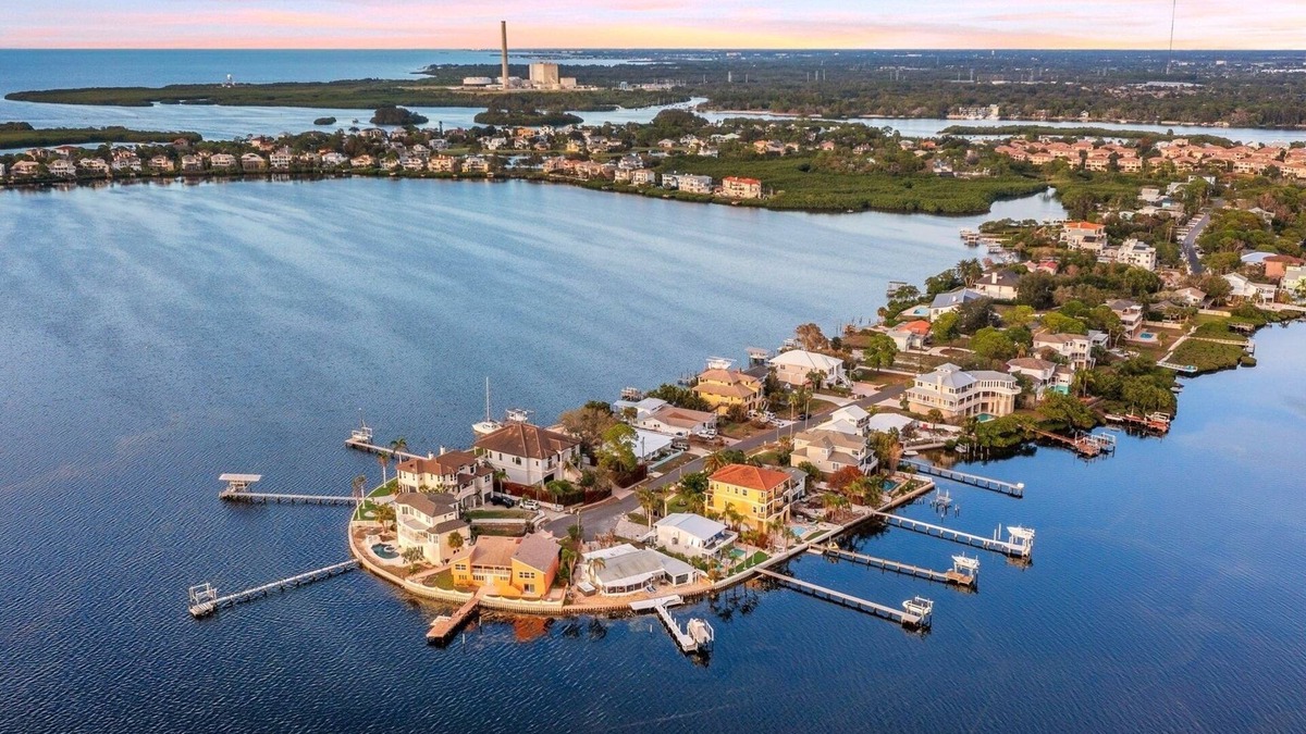 Anclote Keys House | Gulf front Island home with heated pool & dock in Tarpon Springs