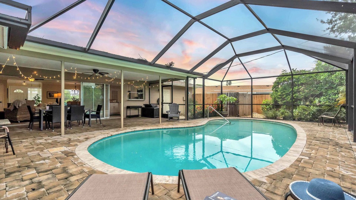 Gulf Gate Estates House | Gulf Gate Getaway – 2BR/2BA w/Heated Pool