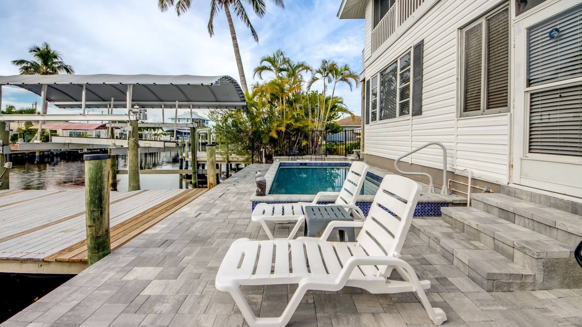 Matlacha Apartment | Gulf Hidden Jewel POOL Kayak bikes fish from dock