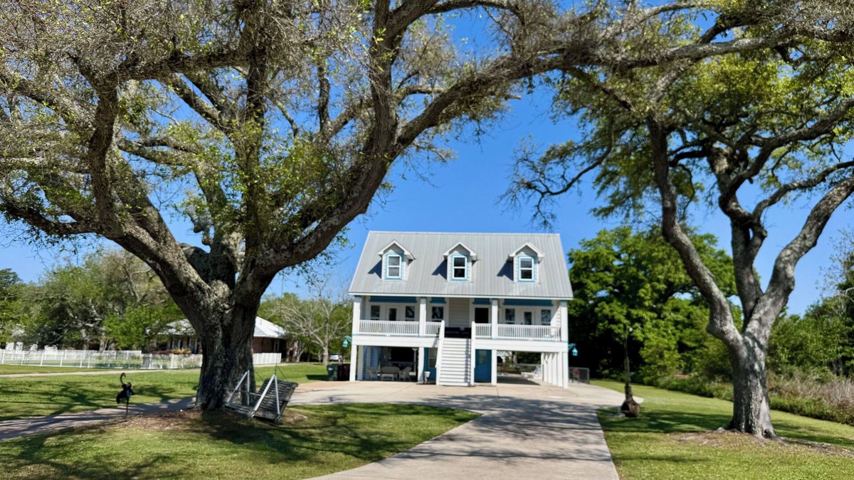 Long Beach House | Gulf Moon II - Spacious Beachfront Home with Pool on the Mississippi Gulf Coast
