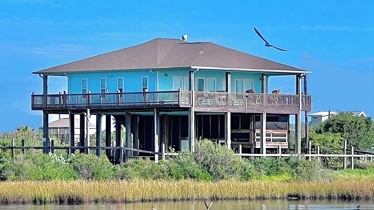 Galveston House | Gulf Pelican Villa - OCEANFRONT Luxury Oasis - Fully Fenced & Pet Friendly