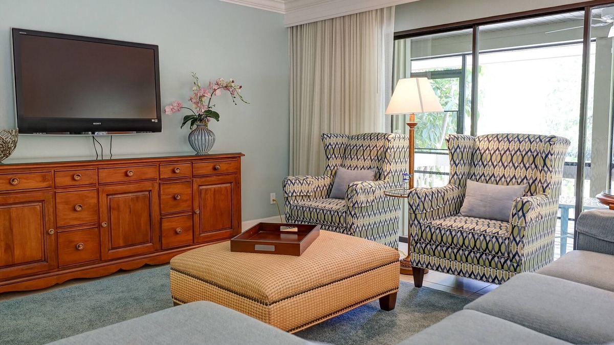 Captiva House | Gulfside Island Escape - Steps to Beach & Pool - OFFICIAL RESORT LISTING