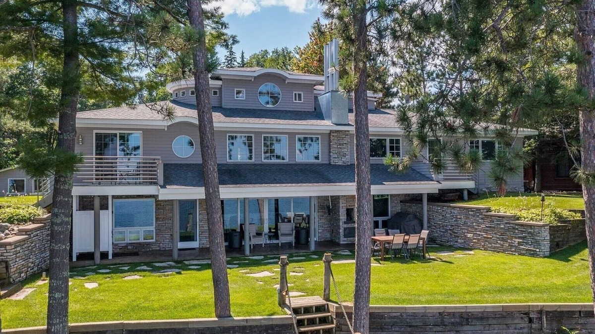 Lake Shore House | Gull Lake Luxury, 4-BR house with all the amenities you could ever want or need!