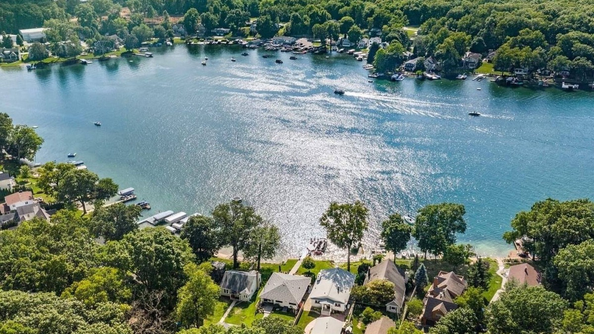 Augusta House | Gull Lake Waterfront