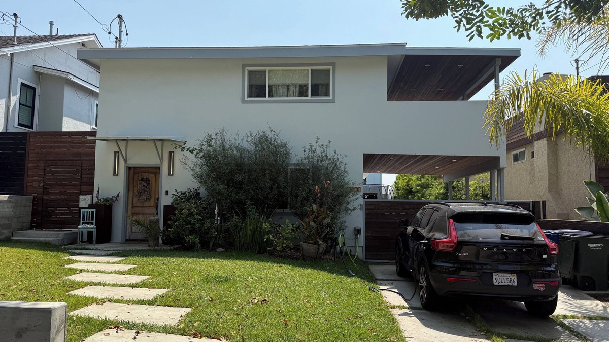 El Segundo House | Gundo Urban Executive Suite