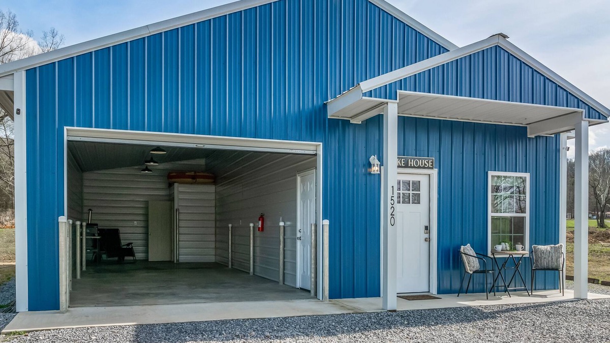 Groveoak House | Guntersville Lake House with 32' Boat Garage, No-Stairs Entrance, Wi-Fi