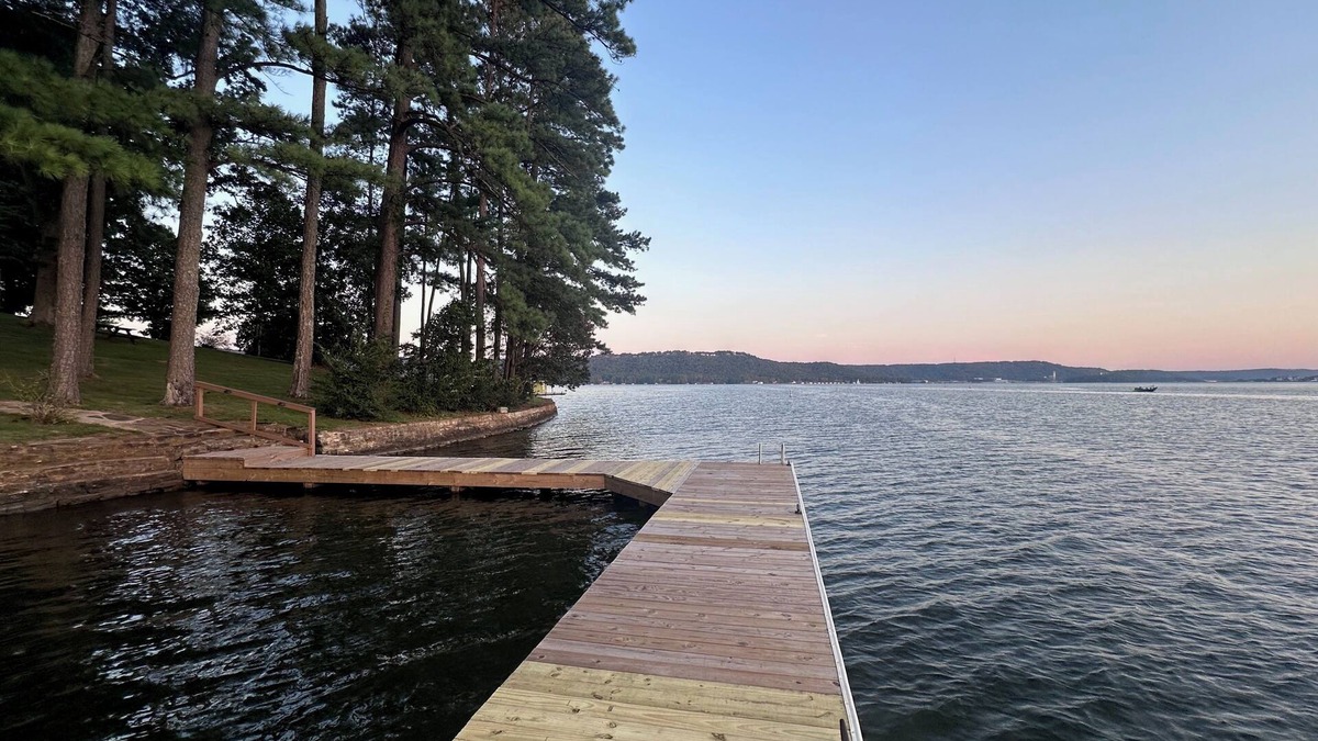 Guntersville House | Guntersville Waterfront Cabin - Panoramic View - Large Dock