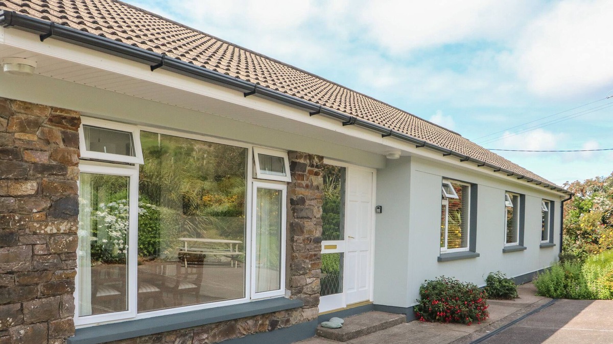 Cahirciveen House | GURRANEBAWN, family friendly in Cahersiveen, County Kerry