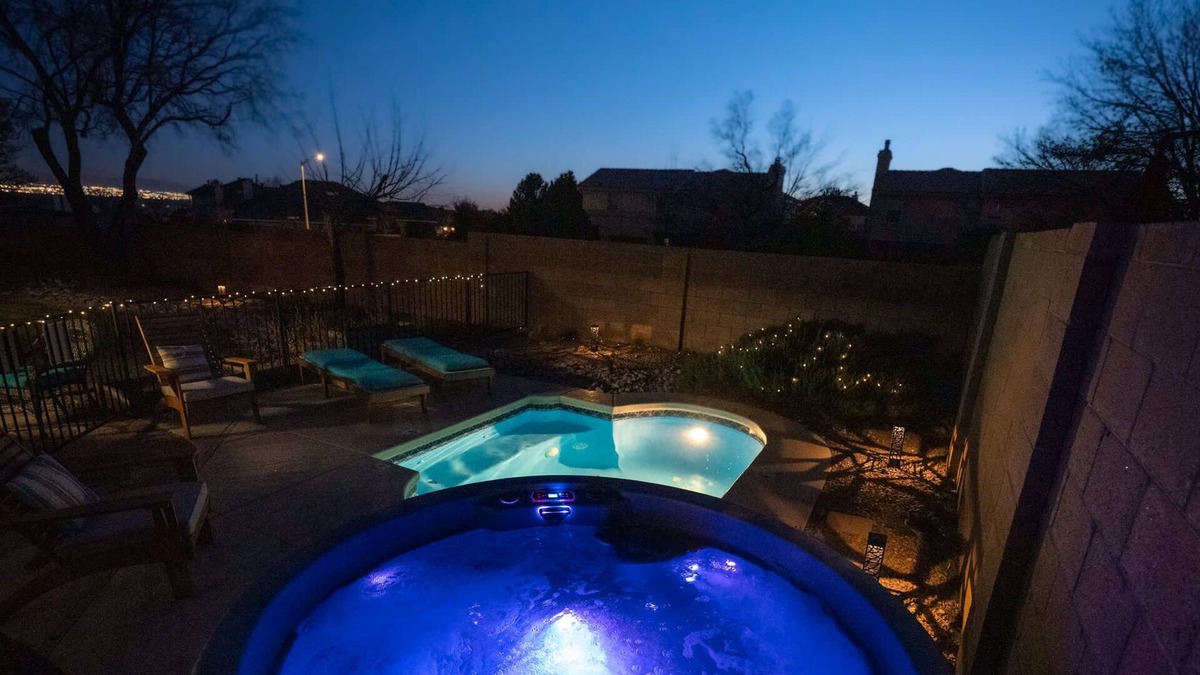 Westside House | Gusto Retreat * Hot Tub - An Irvie Home