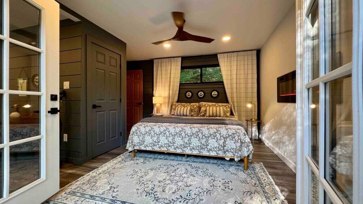 Ellwood City Apartment | Gwen`s Cottage at Water`s Edge