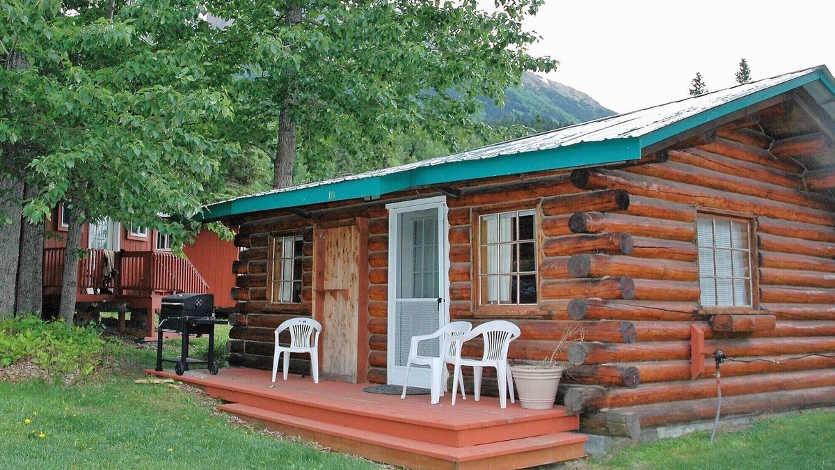 Cooper Landing Cabin | Gwin's Lodge Aspen Cabin #10
