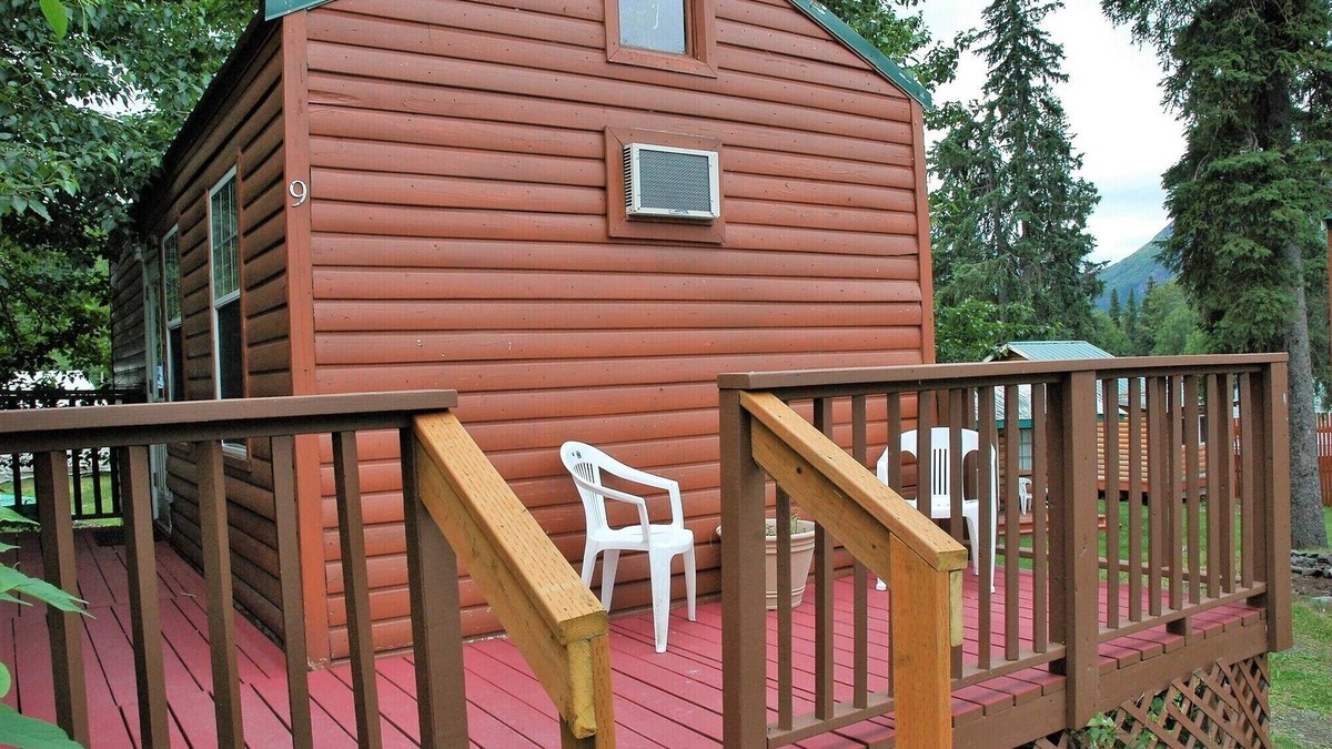 Cooper Landing Cabin | Gwin's Lodge Cedar Chalet #9