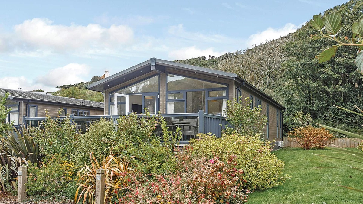 Mullion Ski Chalet | Gwithian Premier Lodge