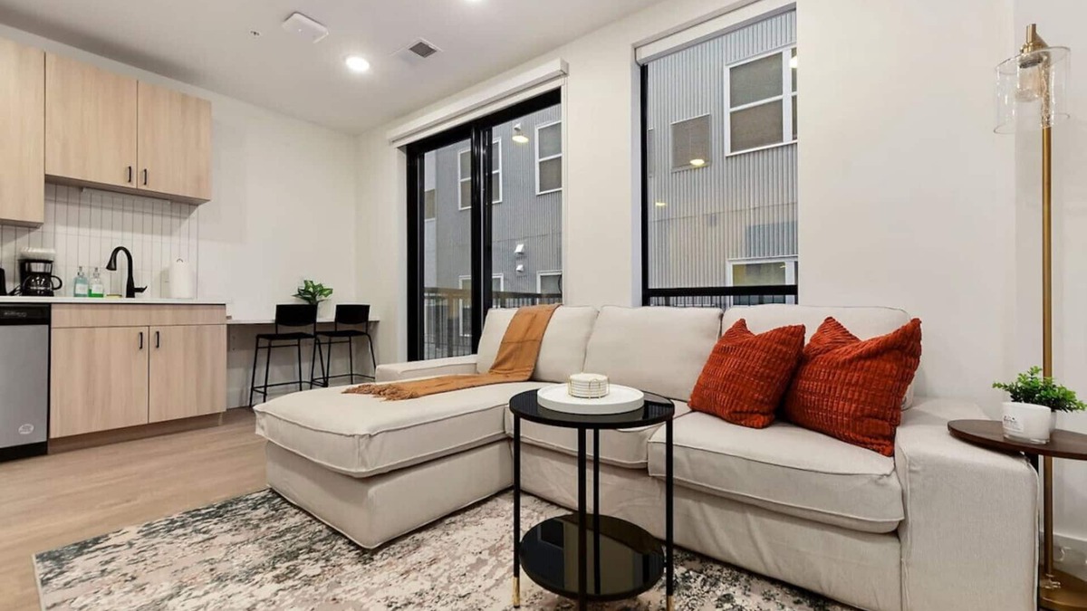 East Liberty Apartment | GYM+PARKING+HULU Near Universities|UPMC|Shopping
