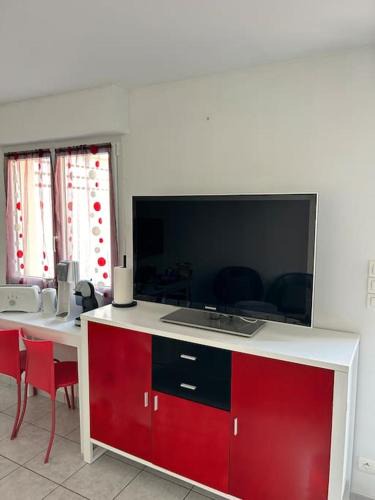 Saint-Martin-des-Noyers Apartment | Hébergement Studio