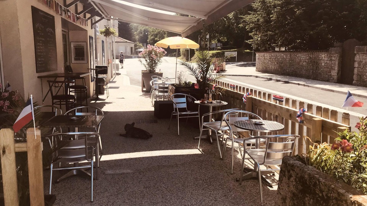 Saint-Bris-des-Bois Hotel | Hôtel du Grand Chêne