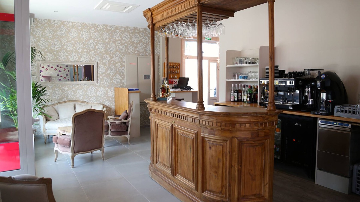 Saint-Hilaire-du-Harcouet Hotel | Hôtel Le Lion d'Or