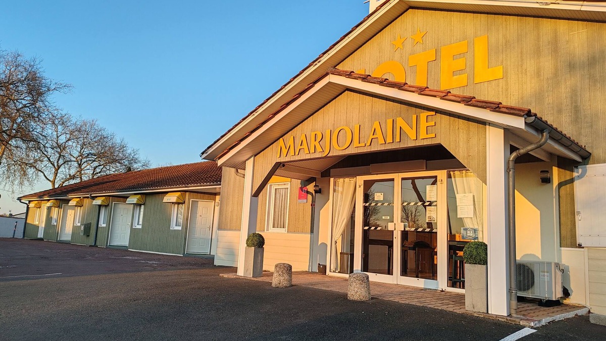 Roullet-Saint-Estephe Hotel | Hôtel Marjolaine