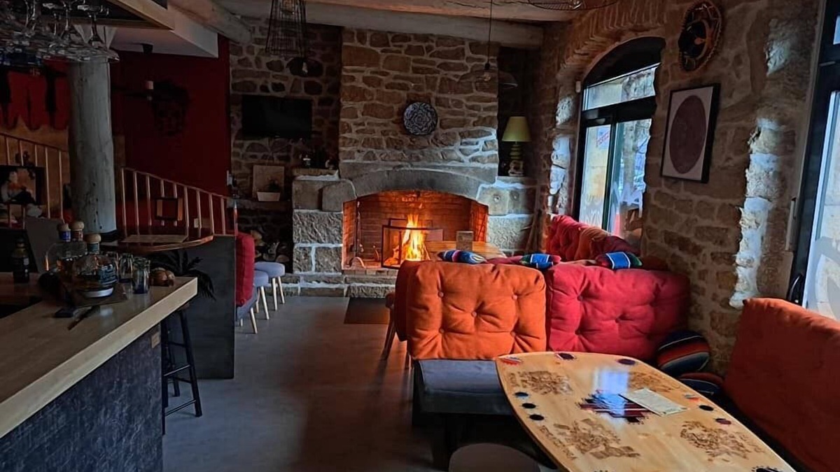Saint-Julien-Chapteuil Hotel | Hôtel Restaurant Le Barriol