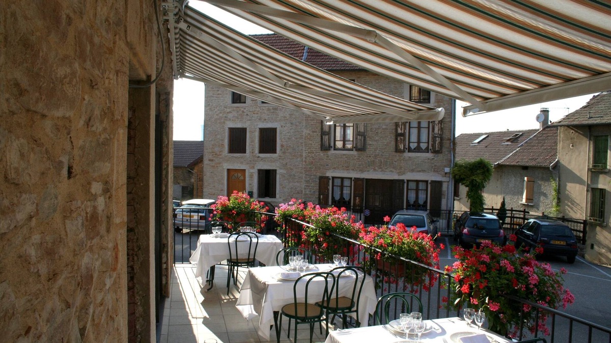 Hieres-sur-Amby Hotel | Hôtel Restaurant le Val d'Amby