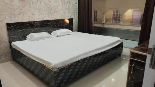 Dhanbad Hotel | H M hotel and restaurant