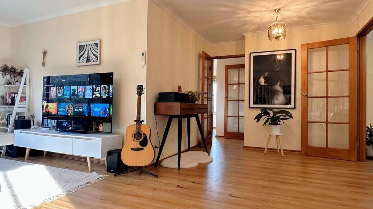 Howrah House | H Retreat 10 Min to City and 10 Min to Airport