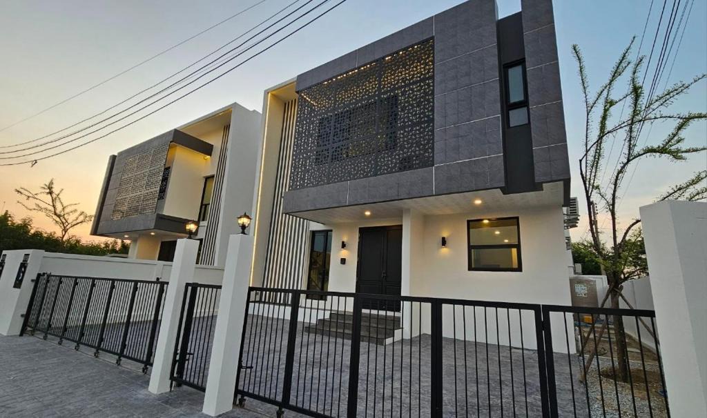 Saen Suk Villa | H1-2 Hidden Space Private Pool Villa-บางแสน