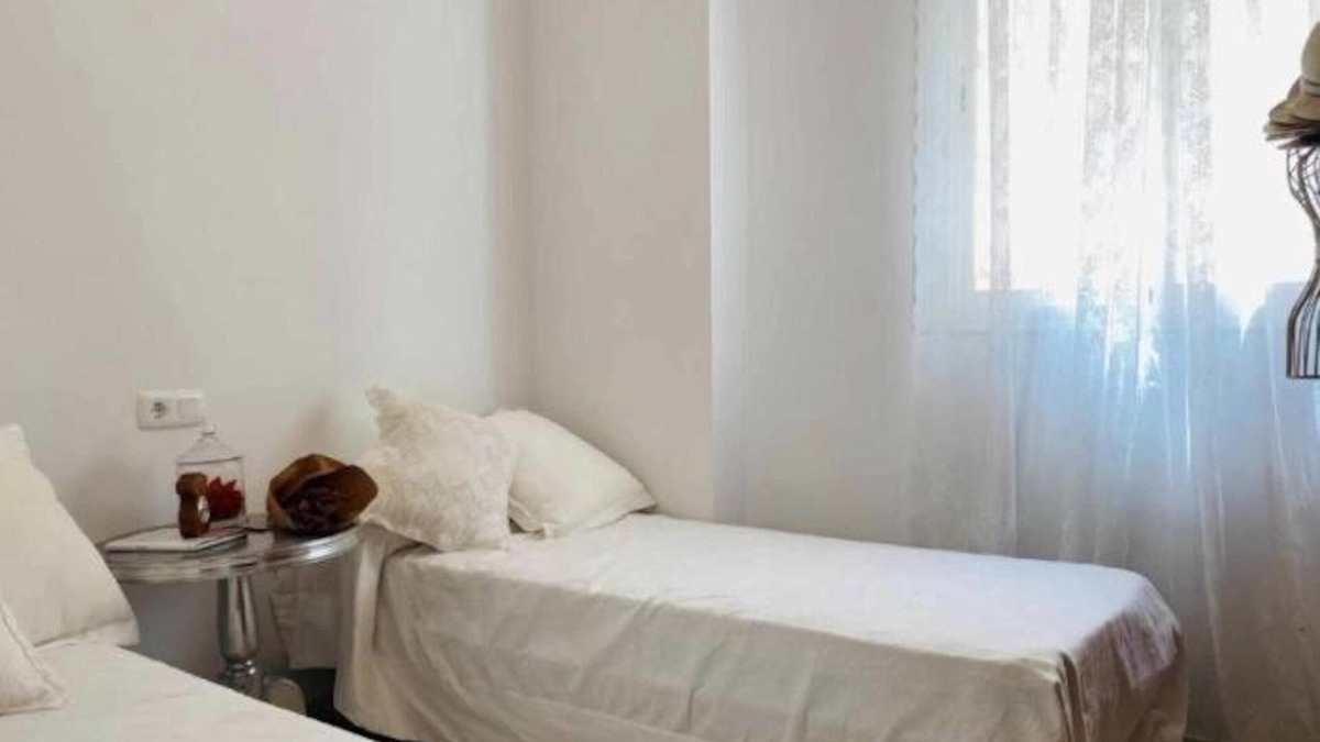 Plaza de Toros Vieja Apartment | H2M Plaza de Toros Vieja 2 bedroom Smart TV & Wifi