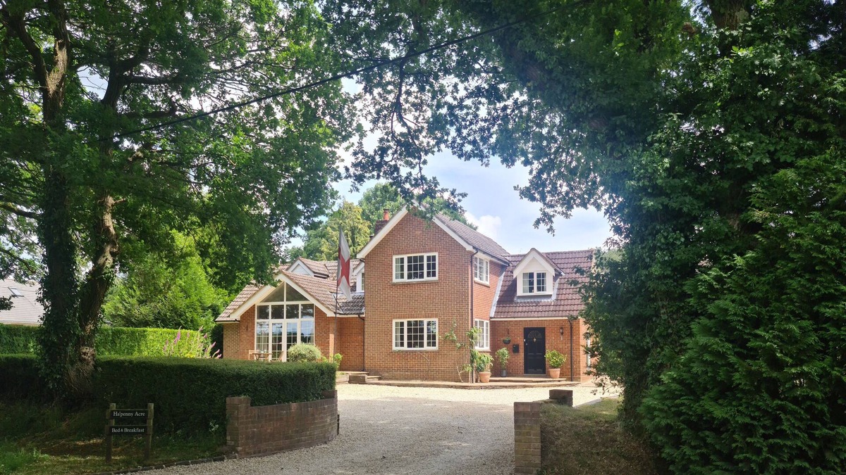 Dunbridge Bed & Breakfast | Ha'penny Acre