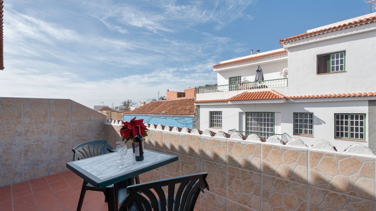 Vilaflor Apartment | 'Habitación 13 Con Balcón' with Balcony and Wi-Fi