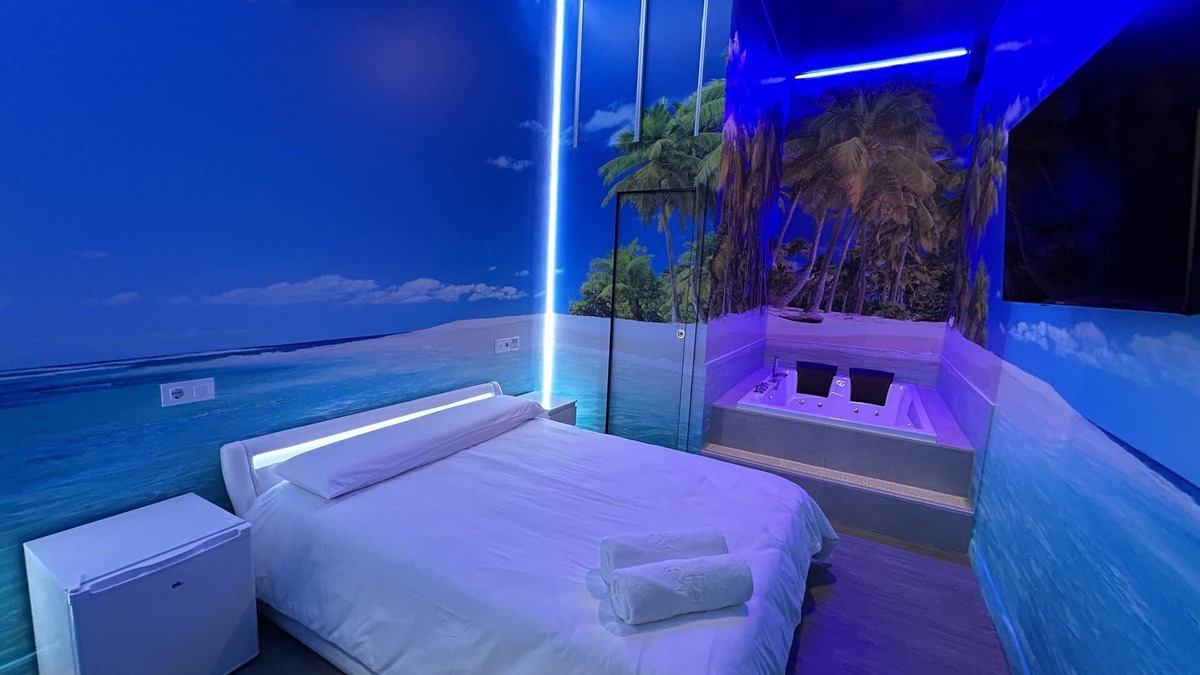 Simancas Apartment | Habitación con Jacuzzi y Baño Privado