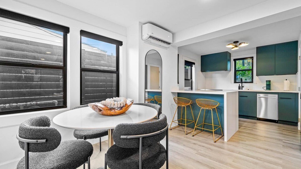 Flamingo Parks Apartment | Hacienda Flamingo Unit 3 - Modern 1BR Hideaway with Double Queen Beds