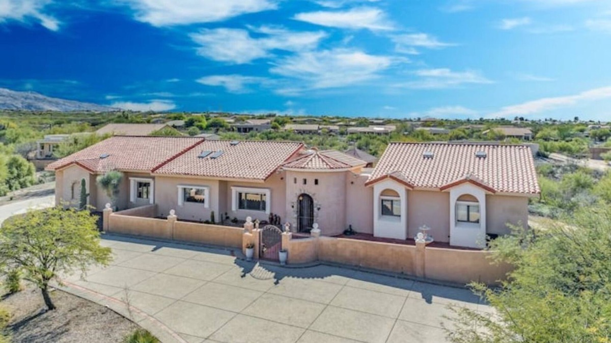 Houghton House | Hacienda Foothills Mansion