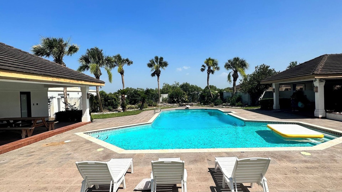 George West House | Hacienda Hideaway in the Heart of Town
