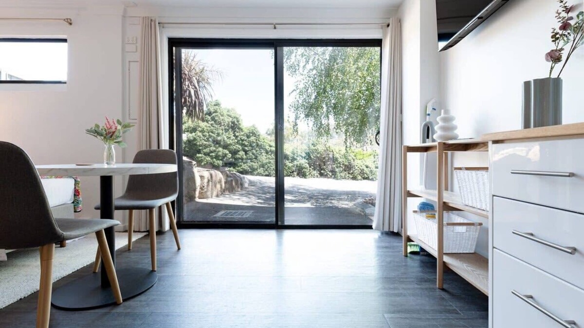 Hadspen Apartment | Hadspen Riverview Retreat: Blue Gum Studio
