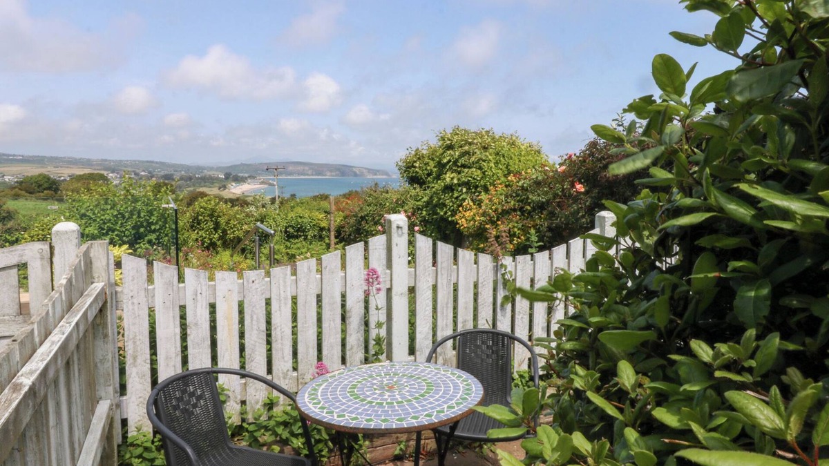 Bwlchtocyn Cottage | HAFAN BACH, pet friendly, country holiday cottage in Abersoch