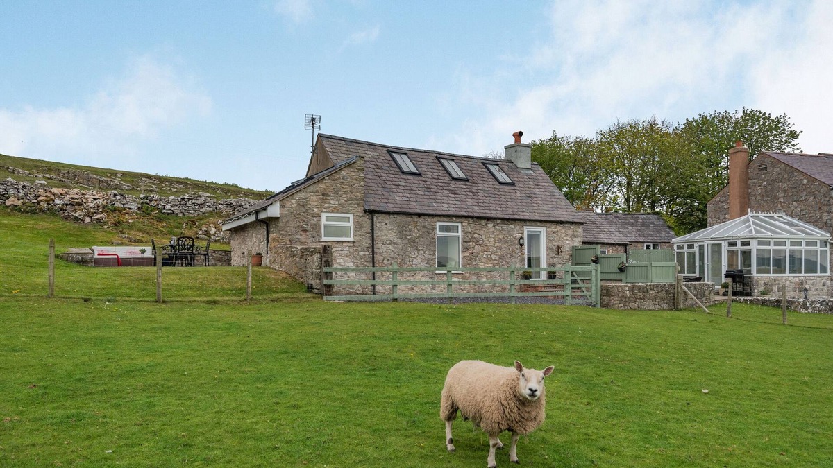 Gwaenysgor Near Prestatyn Cottage | HAFAN HAYDN, family friendly, with open fire in Dyserth
