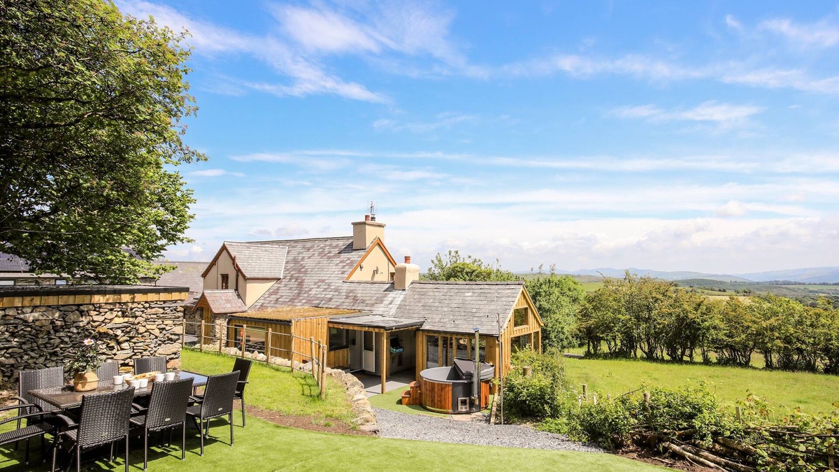 Corwen Cottage | HAFOTTY GELYNEN, pet friendly, luxury holiday cottage in Corwen