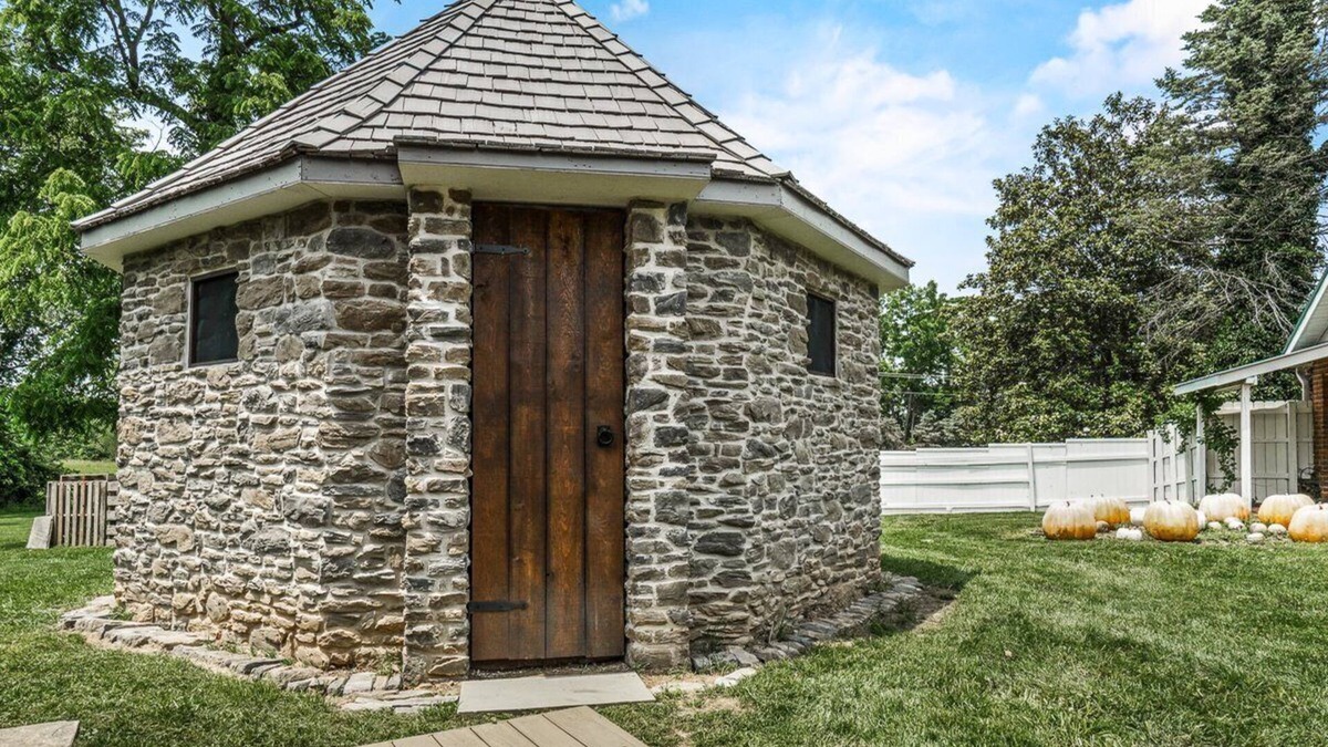 Adamstown House | Hagrid's Escape Hut & 2 Escape Rooms Sleeps 15+