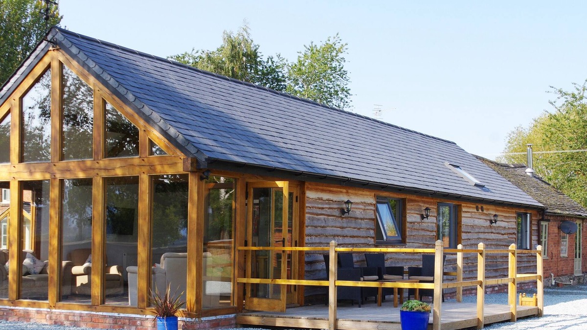 Crew Green Cottage | HAIMWOOD BYETAKE, pet friendly, with a garden in Llandrinio