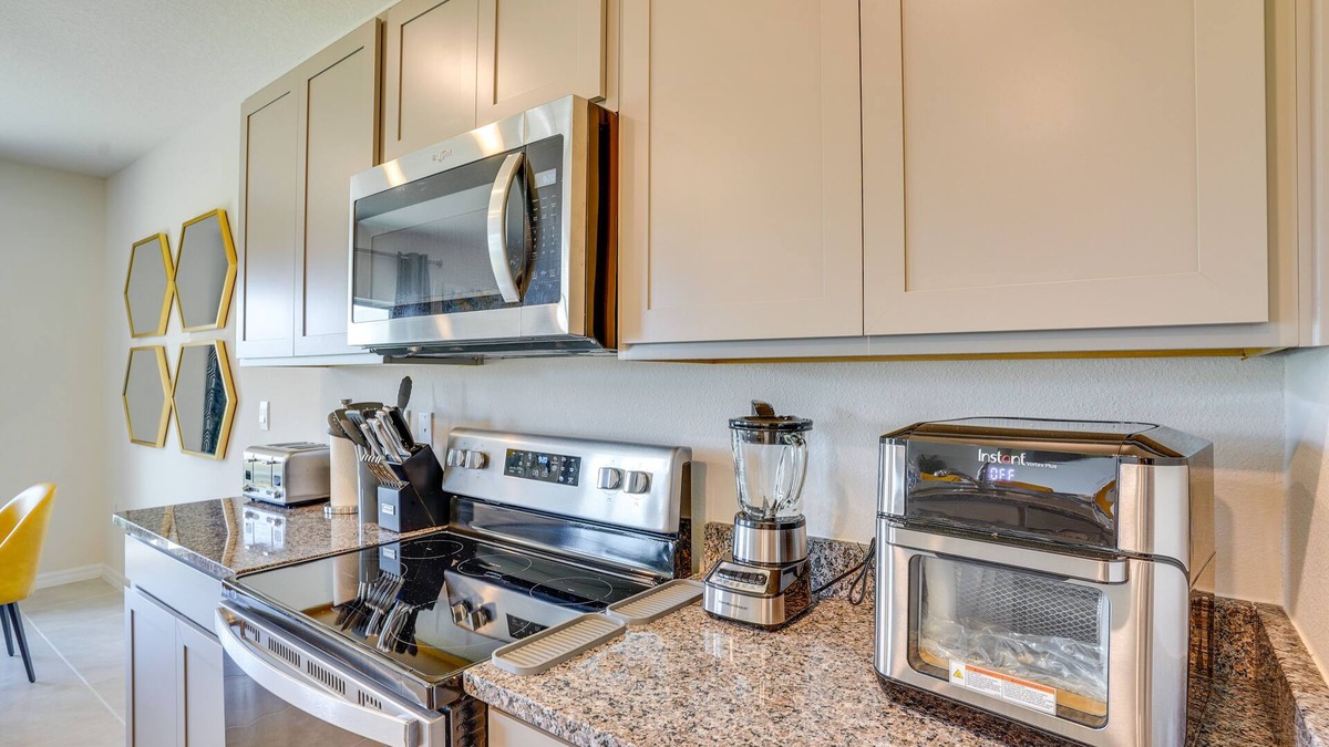 Haines City House | Haines City Home w/Pool Access ~ 25 Mi to Disney!