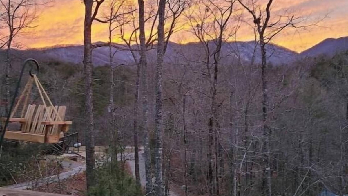 Robbinsville Cabin | Hala Hideaway - for nature lovers of all types!