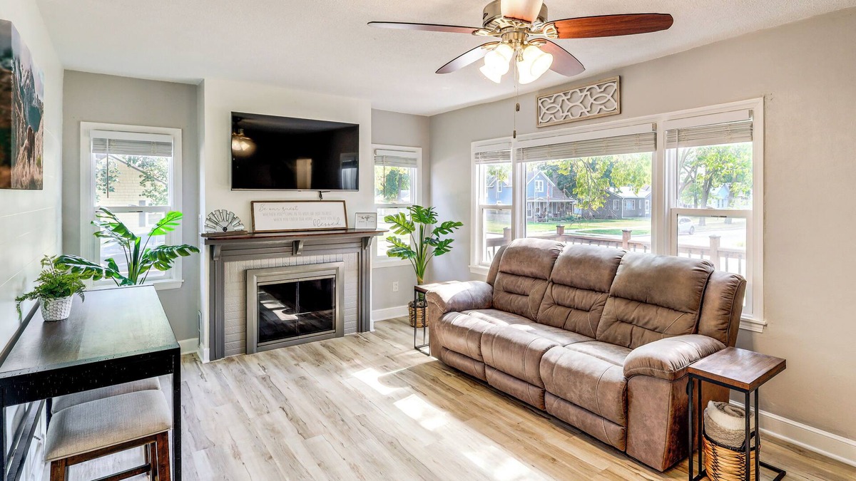 Yankton House | Half-Mi to Dtwn Yankton & River: Charming Home!