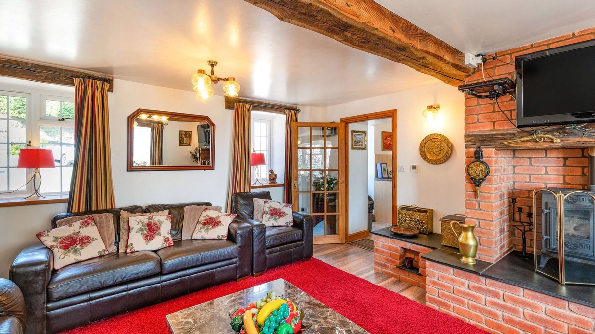 Llanfyllin Cottage | HALFEN GRANARY, pet friendly, with open fire in Llanfyllin